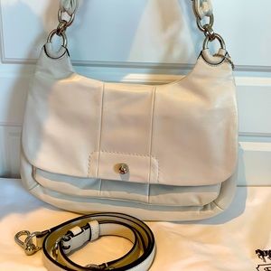 💯 COACH White leather purse - like new!!